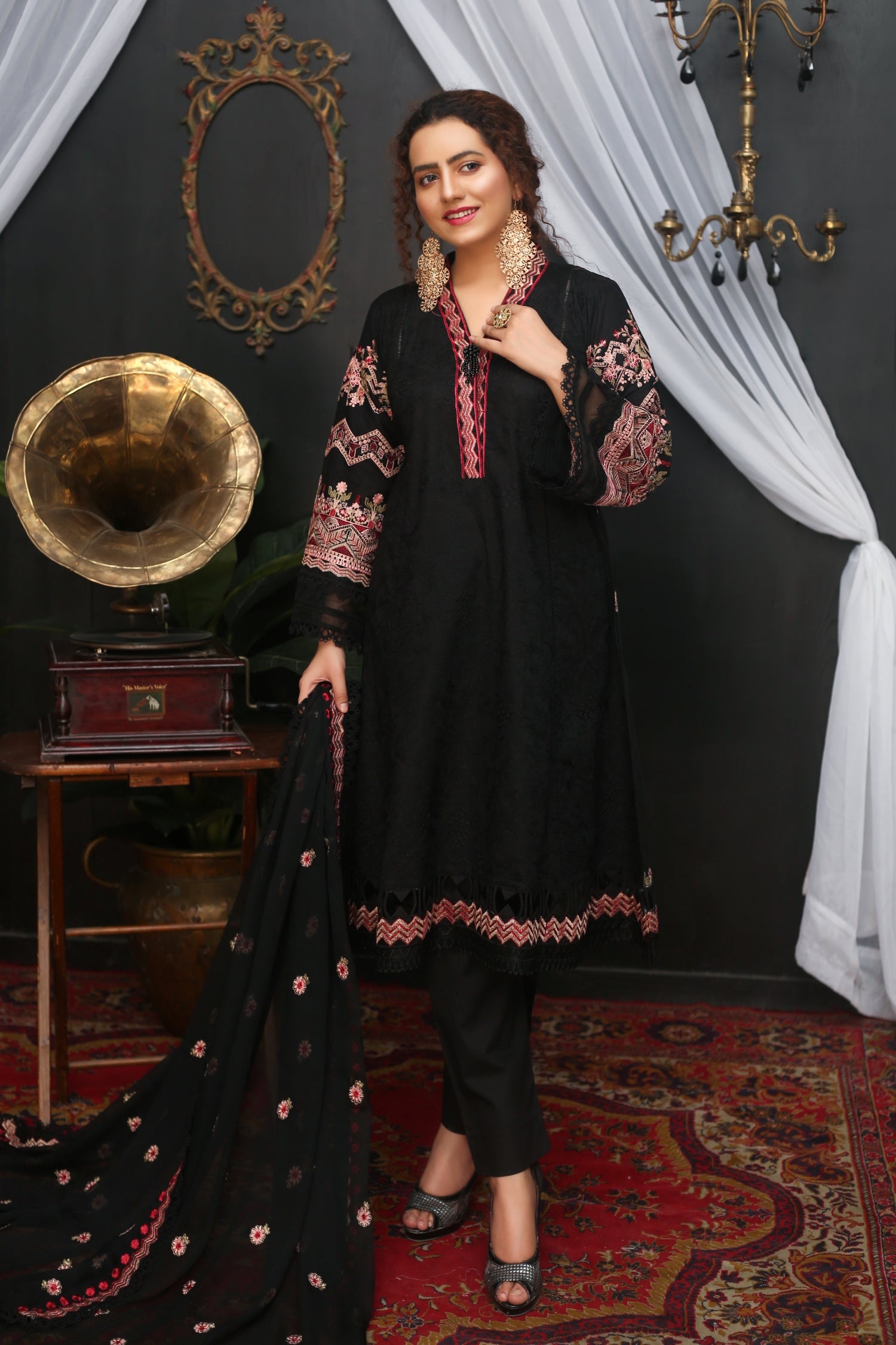 Elegant 3-Piece Embroidered Lawn Suit | Threads&Weaves. – Threads & Weaves
