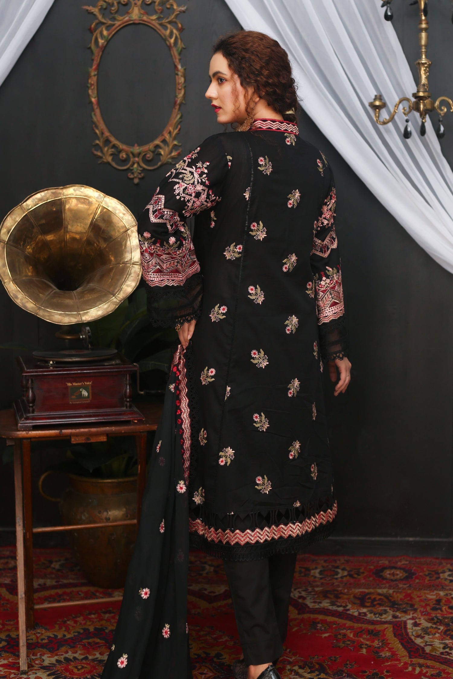 Elegant 3-Piece Embroidered Lawn Suit | Threads&Weaves. – Threads & Weaves