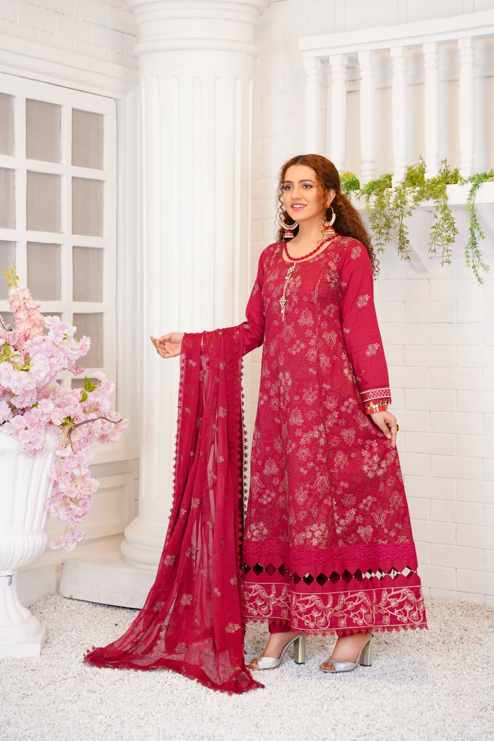 Elegant 3 Pc Embroidered Lawn Suit-Stylish Women's Clothing Collection ...